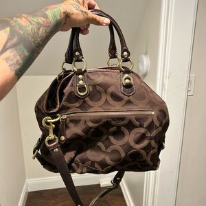 Brown coach medium hand bag with gold accents. Big C design.